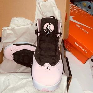 Jordan’s in 7Y = 8-81/2 in Womens